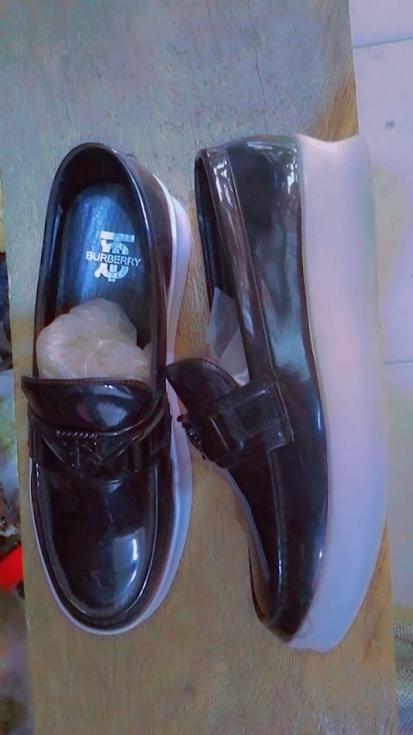 BURBERRY SHOE