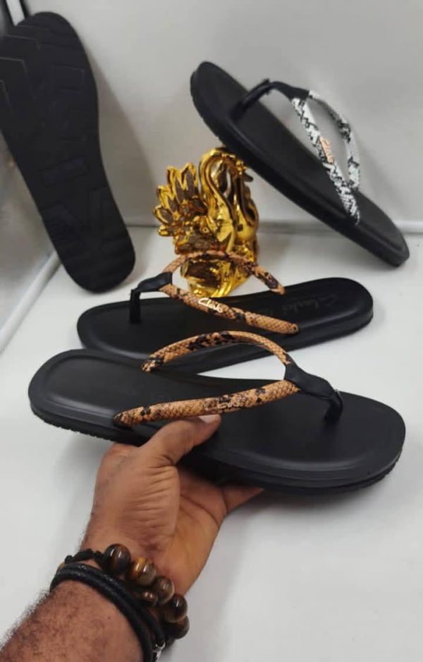 UNISEX SLIPPERS