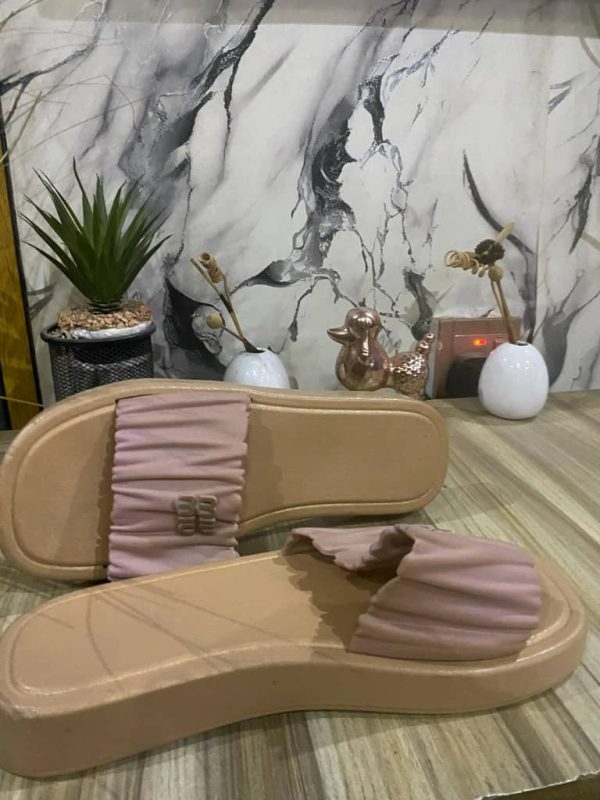 Ladies slippers