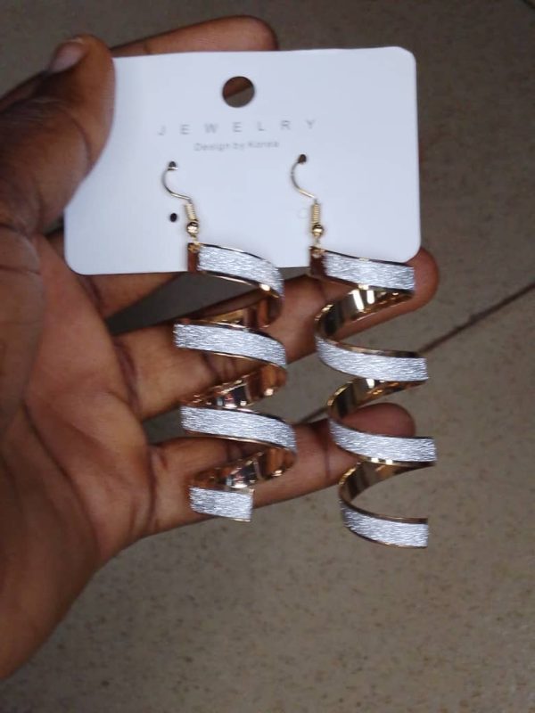 EARRING