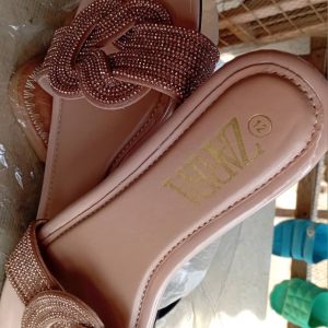 LADIES SLIPPERS