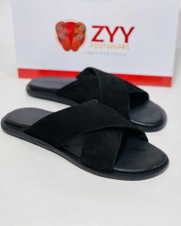 Simple and classy  unisex suede slippers